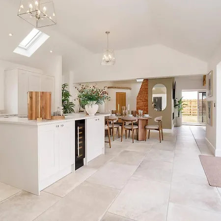 The Smithy - Luxury Barn Conversion Near Malton & York Sleeps 6