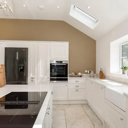 The Smithy - Luxury Barn Conversion Near Malton & York Sleeps 6 *