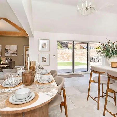The Smithy - Luxury Barn Conversion Near Malton & York Sleeps 6