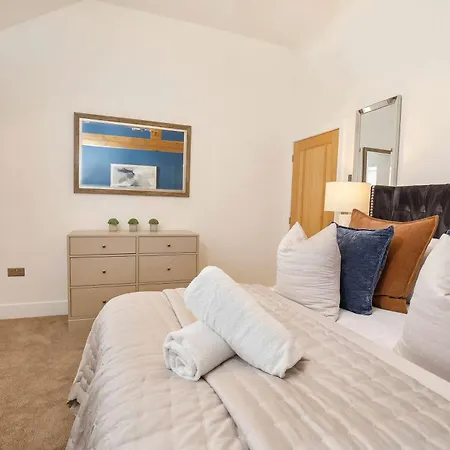 The Smithy - Luxury Barn Conversion Near Malton & York Sleeps 6 *